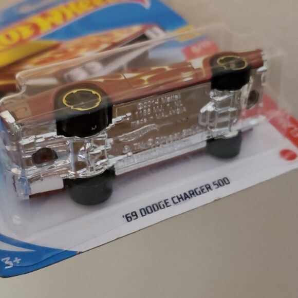 Hot Wheels 69 Dodge Charger 500 NEW - Picture 4 of 5